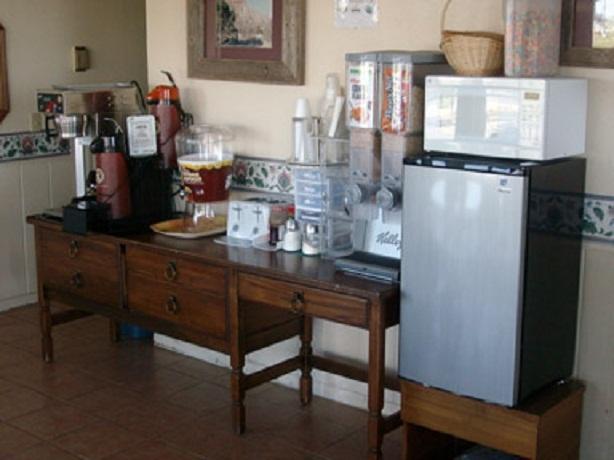 Knights Inn & Suites - Canyon Restaurant photo